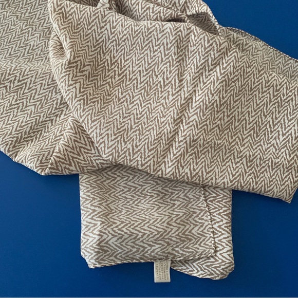 Original Gucci silk scarf 🧣. - Picture 4 of 5